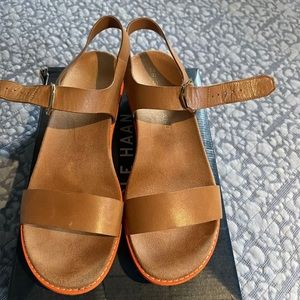 Woman's Heels Cole Haan OG Flatform Wedge Sandal Tan Size 7.5